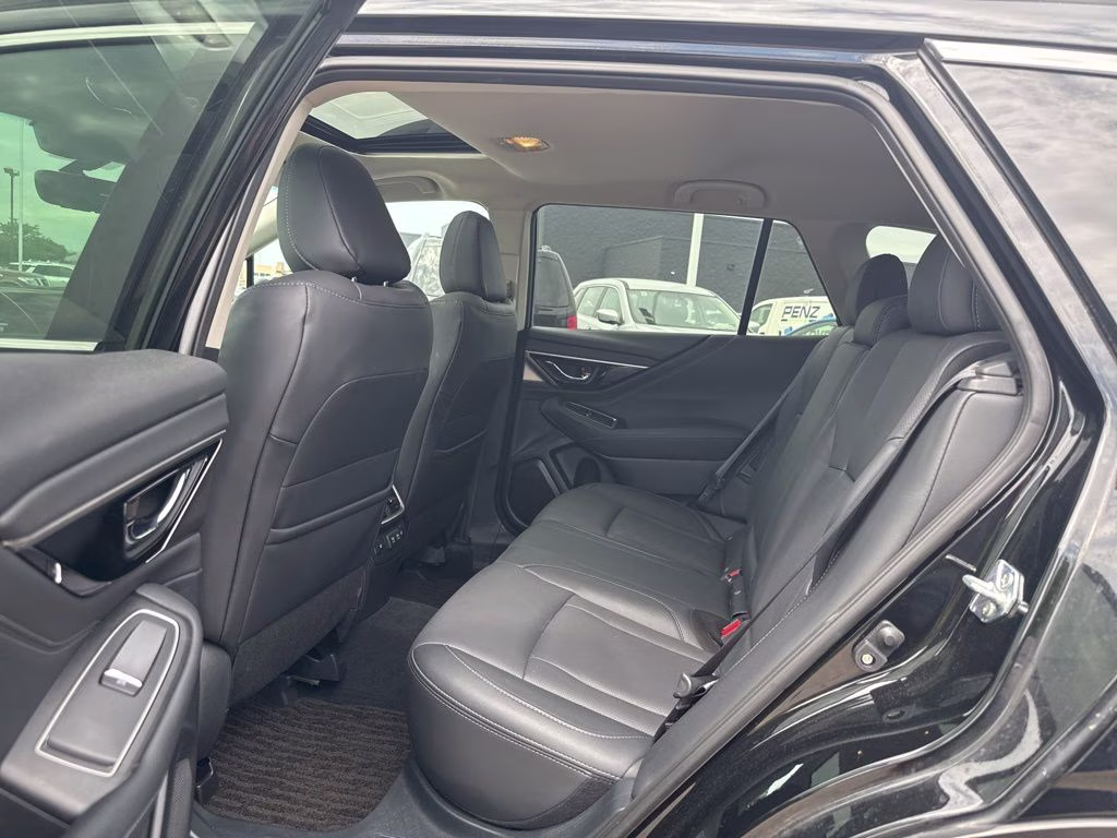 2022 Crystal Black Silica Subaru Outback Limited XT AWD SUV