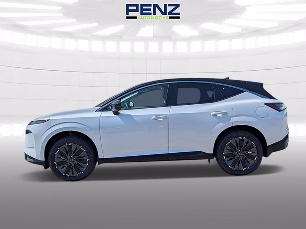 2026 Everest White Pearl/Black Nissan Murano Platinum AWD SUV