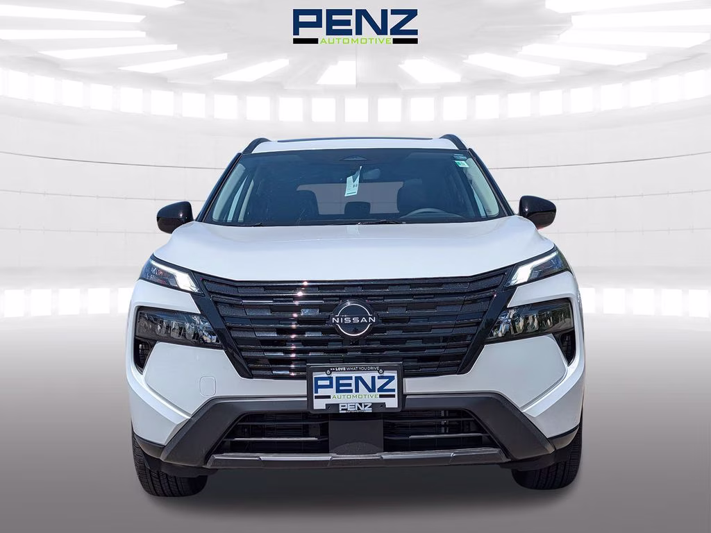 2026 Everest White Pearl Tricoat Nissan Rogue Dark Armor AWD SUV