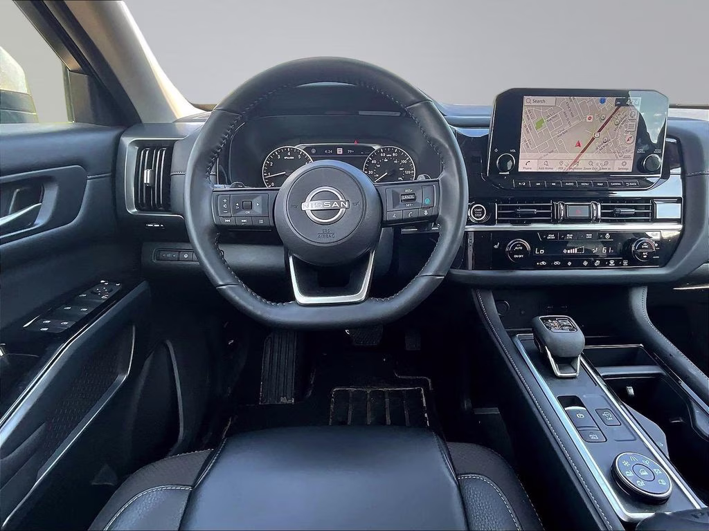 2024 Brilliant Silver Metallic Nissan Pathfinder SL 4X4 SUV