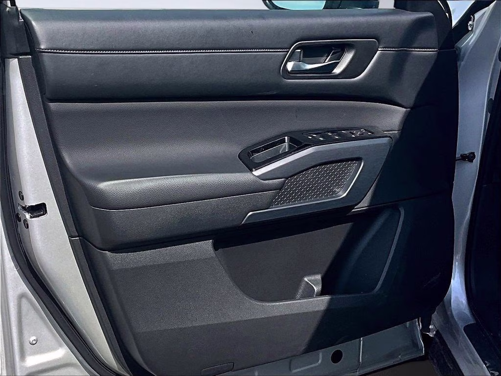 2024 Brilliant Silver Metallic Nissan Pathfinder SL 4X4 SUV