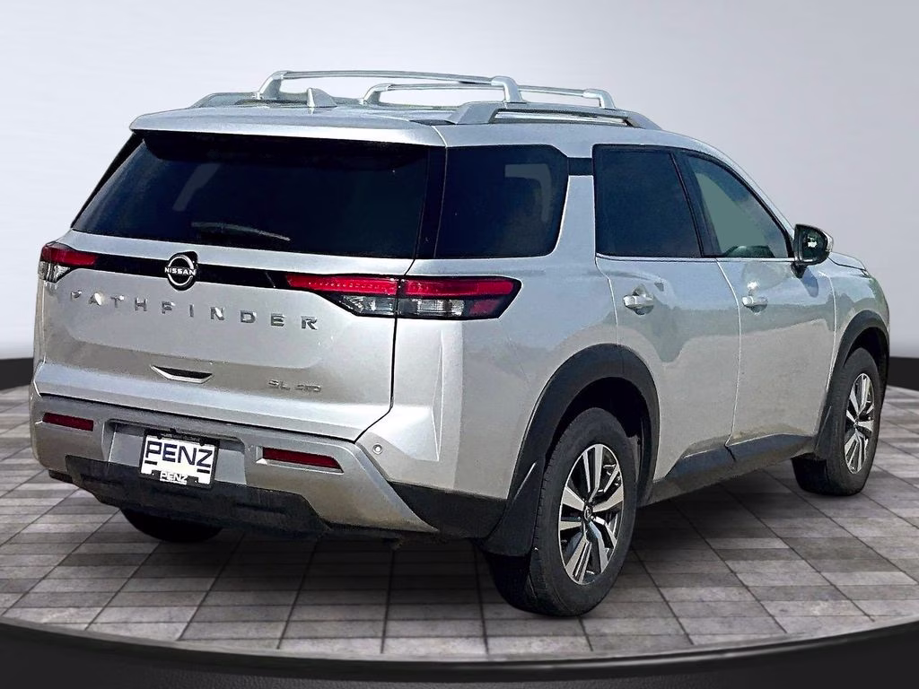 2024 Brilliant Silver Metallic Nissan Pathfinder SL 4X4 SUV