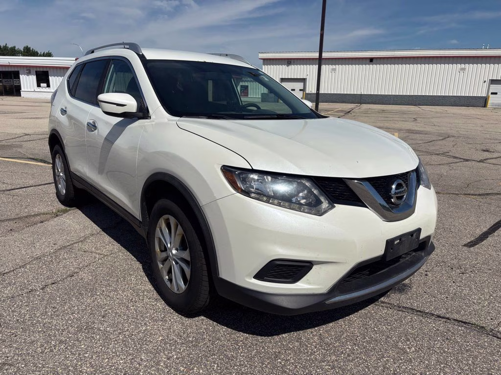 2016 Pearl White Nissan Rogue SV AWD SUV