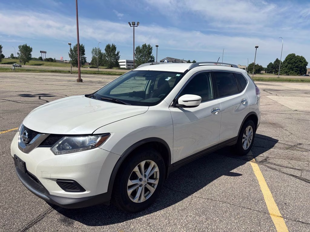 2016 Pearl White Nissan Rogue SV AWD SUV
