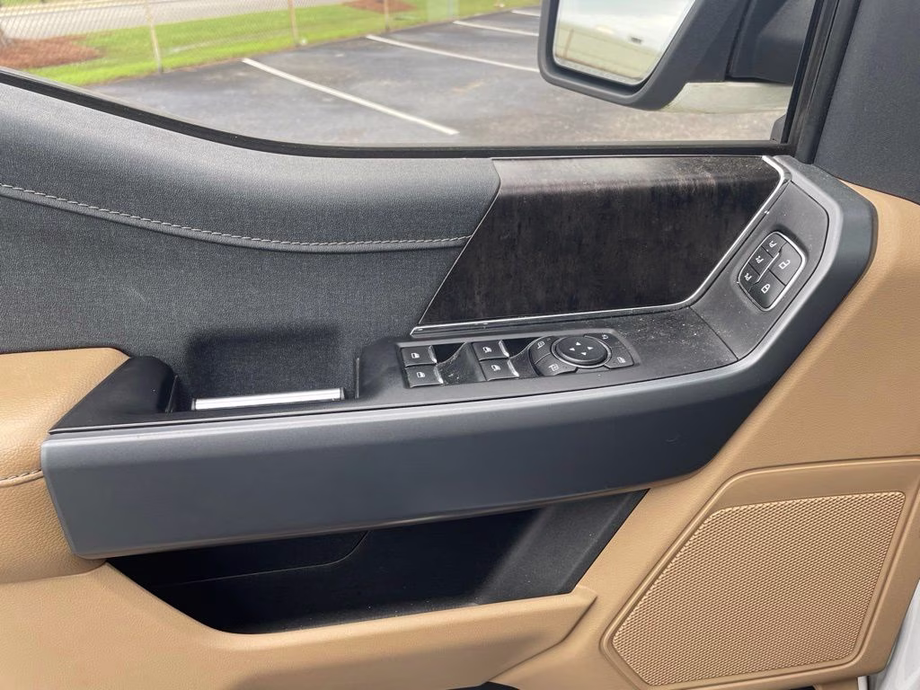 2021 Oxford White Ford F-150 Lariat 4X4 Truck