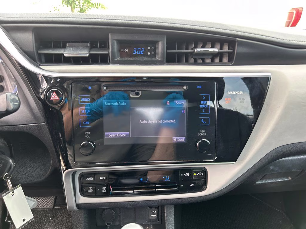 2017 Classic Silver Metallic Toyota Corolla LE FWD Sedan