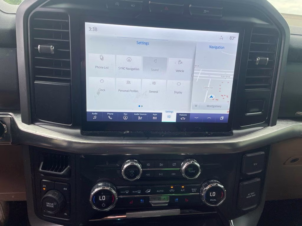 2021 Oxford White Ford F-150 Lariat 4X4 Truck
