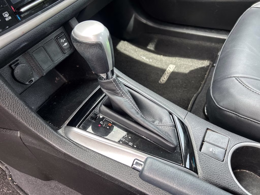 2017 Classic Silver Metallic Toyota Corolla LE FWD Sedan