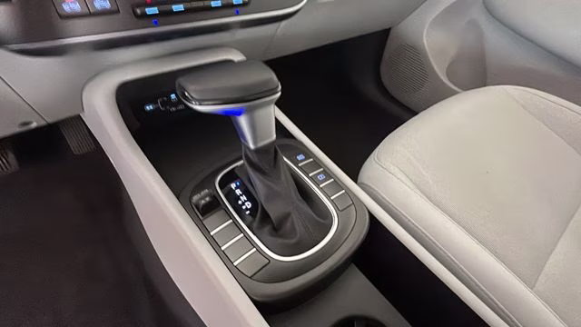 2024 Atlas White Hyundai Kona SEL FWD SUV