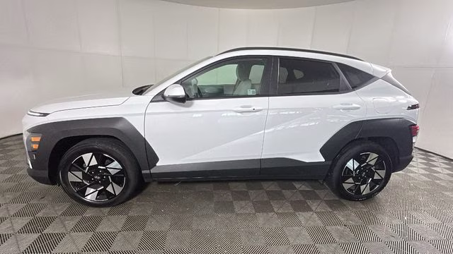 2024 Atlas White Hyundai Kona SEL FWD SUV