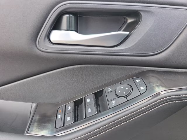 2026 Everest White Pearl Tricoat Nissan Rogue SV AWD SUV