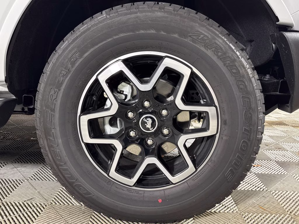 2026 Avalanche Gray Ford Bronco Outer Banks 4X4 SUV
