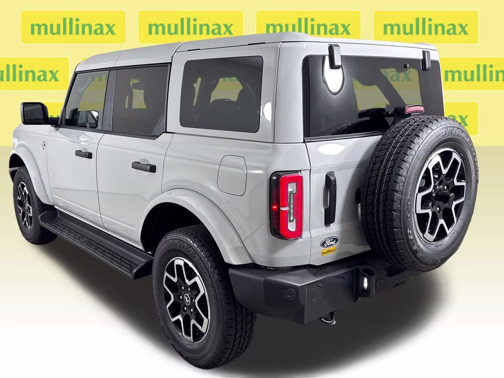 2026 Avalanche Gray Ford Bronco Outer Banks 4X4 SUV