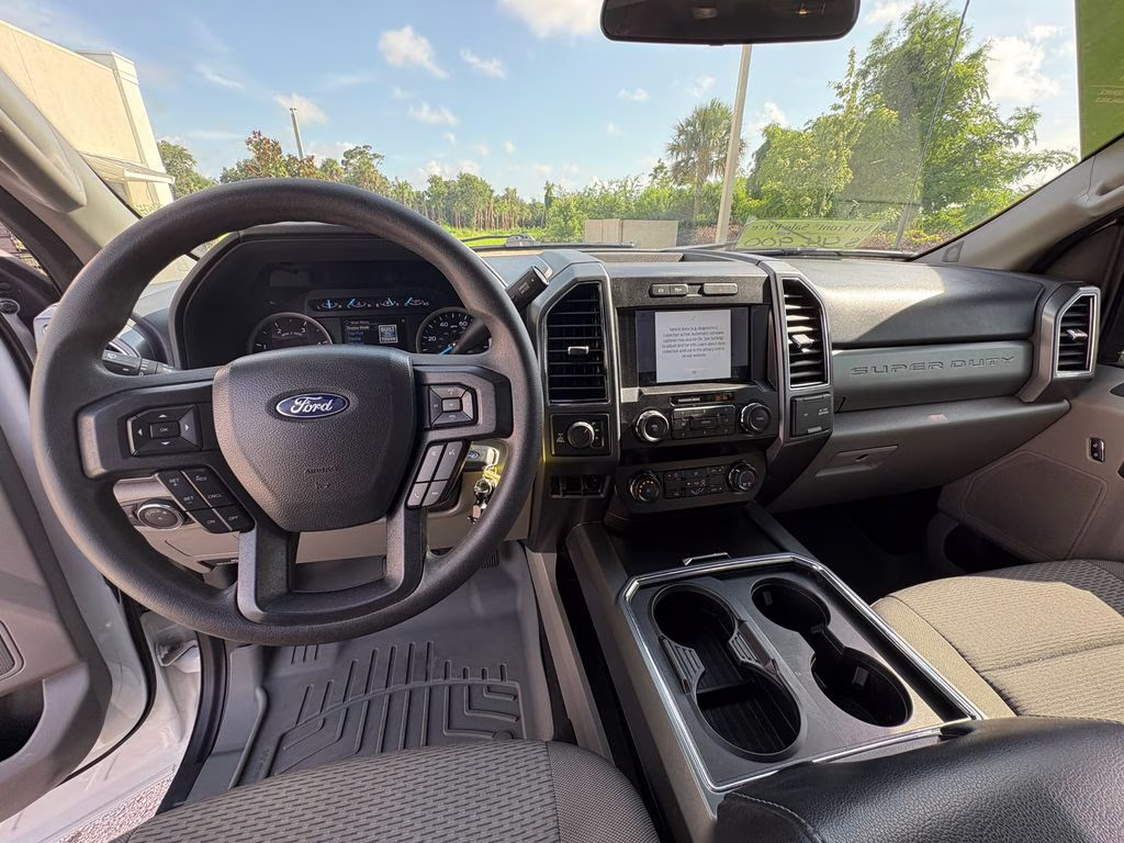 2022 Oxford White Ford Super Duty F-250 SRW XLT 4X4 Truck