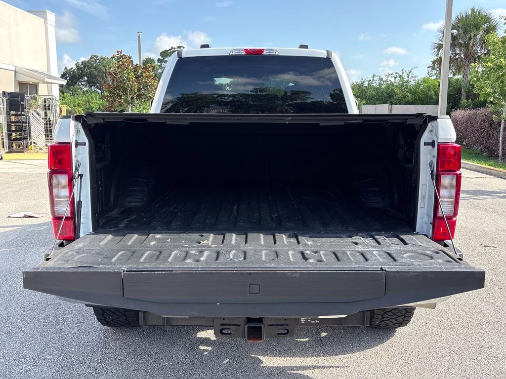 2022 Oxford White Ford Super Duty F-250 SRW XLT 4X4 Truck