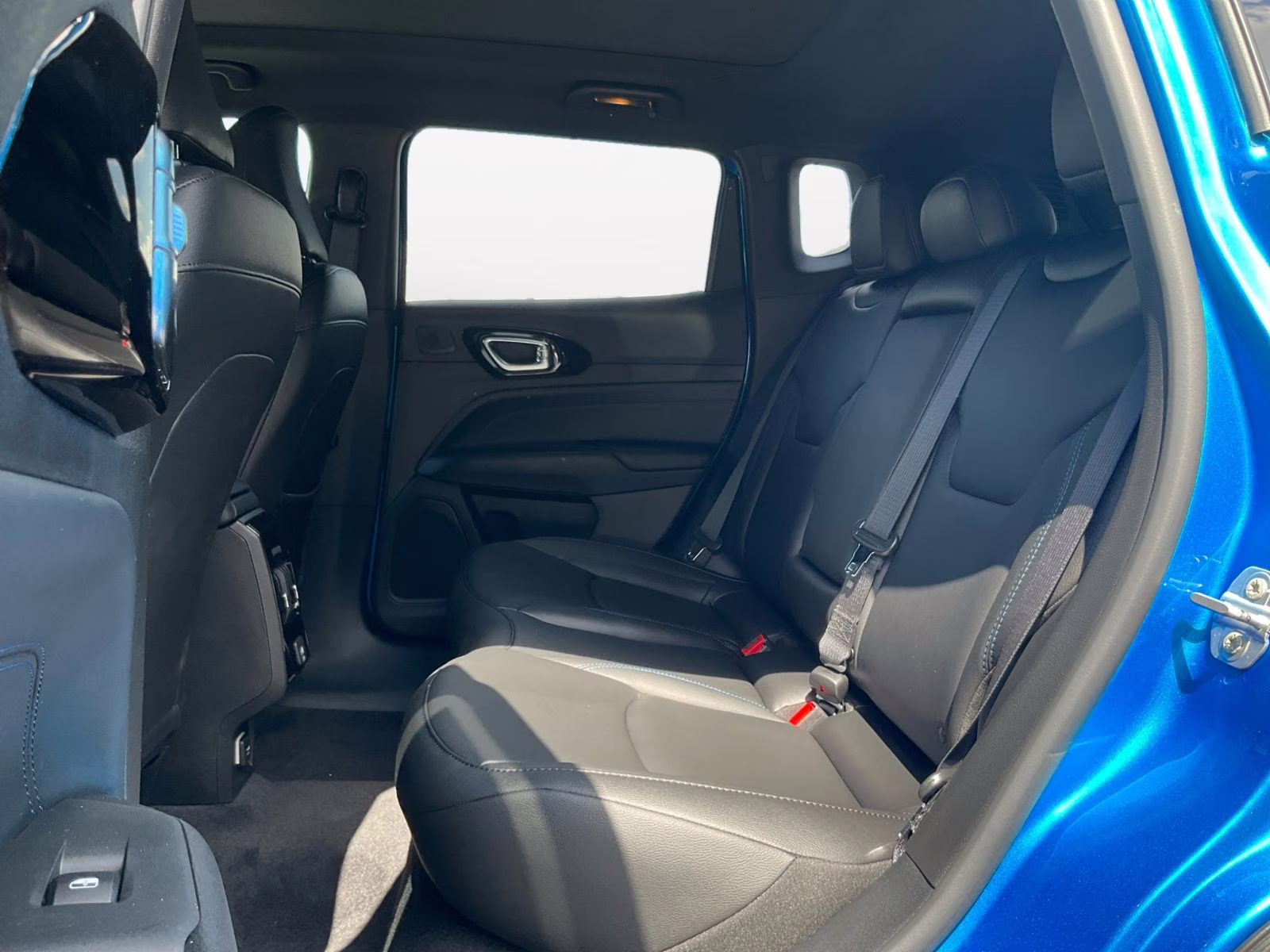 2025 Hydro Blue Pearlcoat Jeep Compass Limited 4X4 SUV