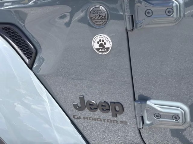 2025 Anvil Clearcoat Jeep Gladiator Sport S 4X4 Truck