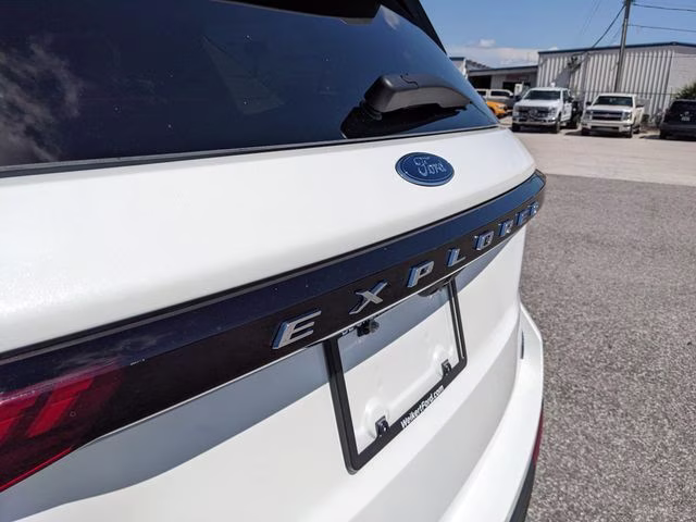2026 Star White Metallic Tri-Coat Ford Explorer Active 4X4 SUV