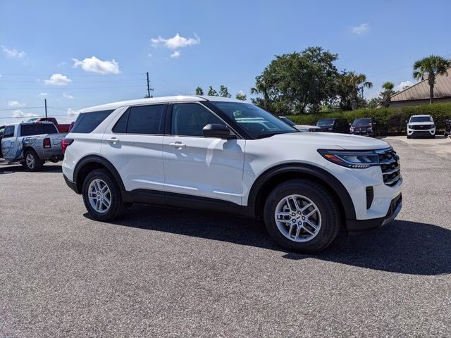 2026 Star White Metallic Tri-Coat Ford Explorer Active 4X4 SUV