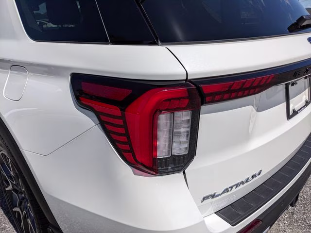 2025 White Metallic Ford Explorer Platinum RWD SUV
