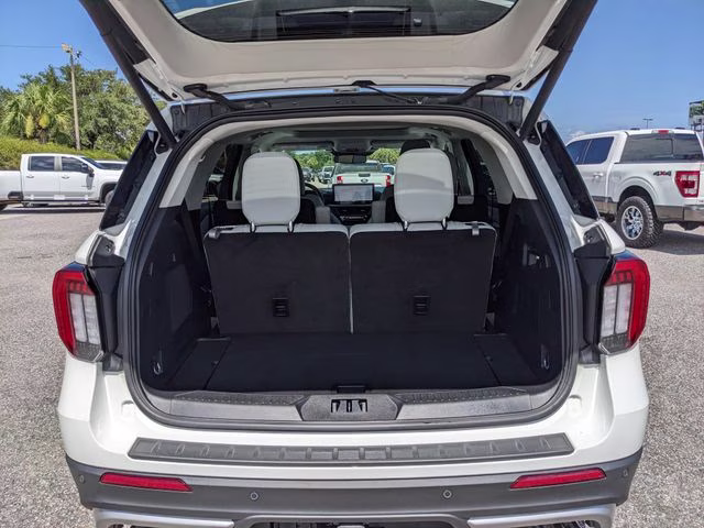 2025 White Metallic Ford Explorer Platinum RWD SUV