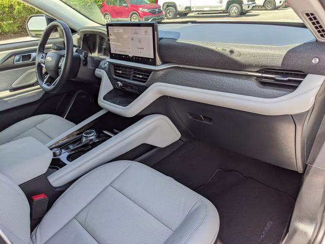 2025 White Metallic Ford Explorer Platinum RWD SUV