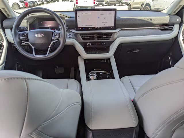 2025 White Metallic Ford Explorer Platinum RWD SUV
