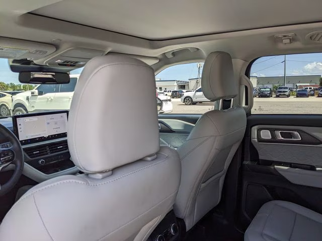 2025 White Metallic Ford Explorer Platinum RWD SUV