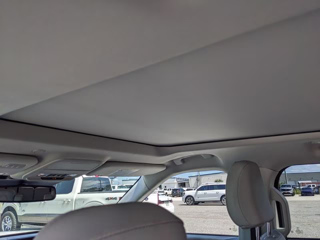 2025 White Metallic Ford Explorer Platinum RWD SUV
