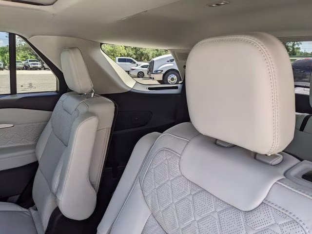 2025 White Metallic Ford Explorer Platinum RWD SUV