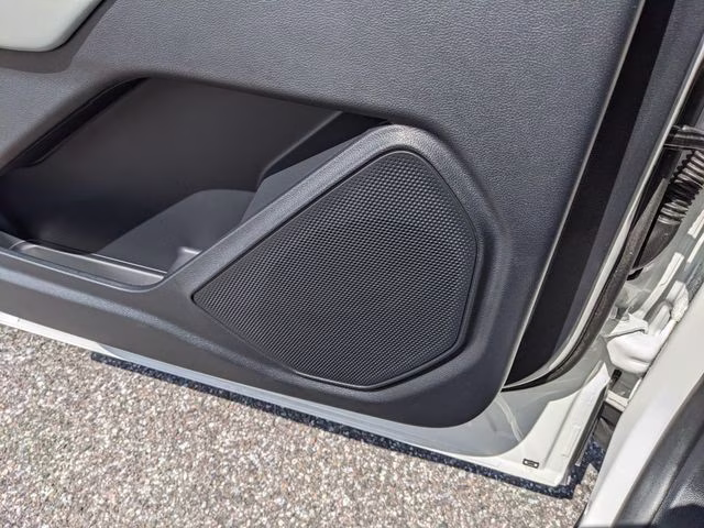 2025 White Metallic Ford Explorer Platinum RWD SUV