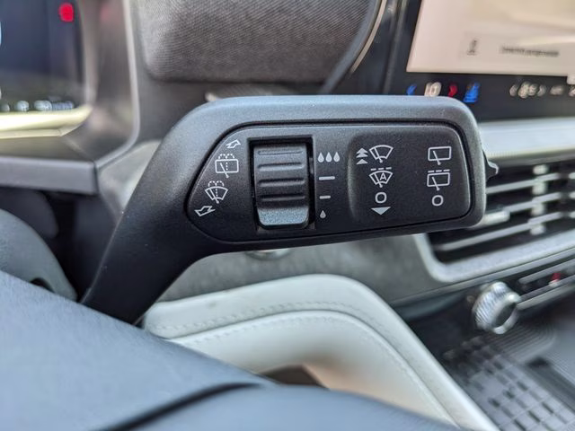2025 White Metallic Ford Explorer Platinum RWD SUV