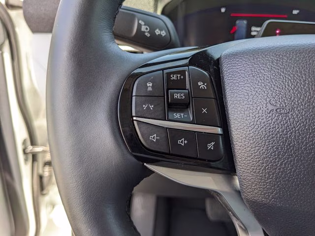 2025 White Metallic Ford Explorer Platinum RWD SUV