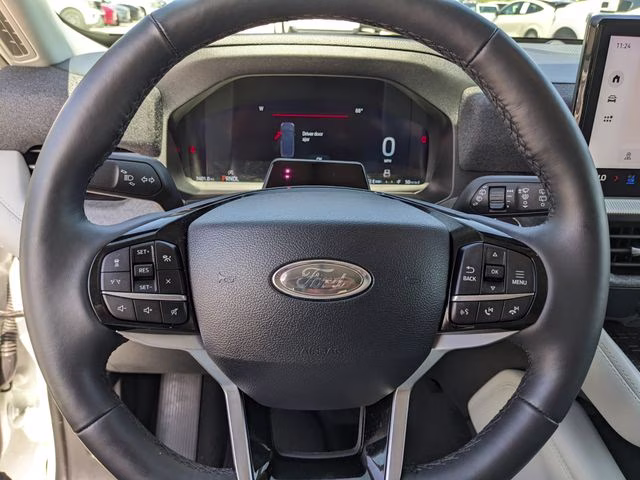 2025 White Metallic Ford Explorer Platinum RWD SUV