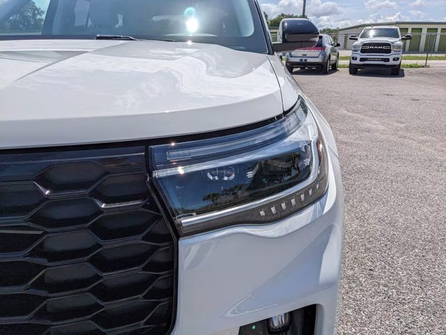 2025 White Metallic Ford Explorer Platinum RWD SUV