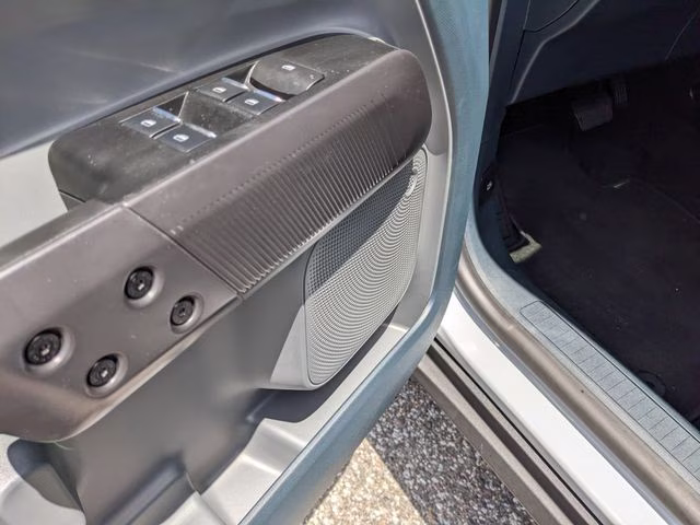 2025 White Metallic Ford Maverick XL AWD Truck