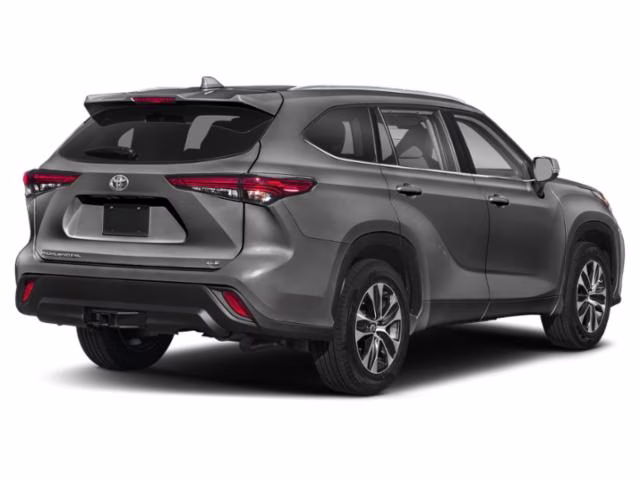 2022 Magnetic Gray Metallic Toyota Highlander XLE AWD SUV