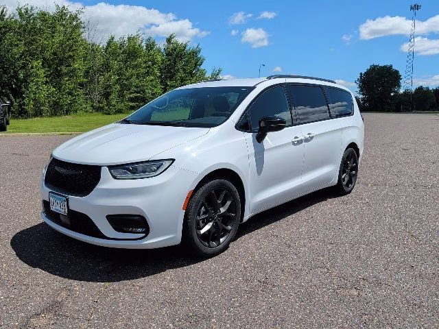 2024 Bright White Clearcoat Chrysler Pacifica Touring L FWD Van