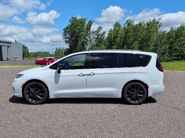 2024 Bright White Clearcoat Chrysler Pacifica Touring L FWD Van
