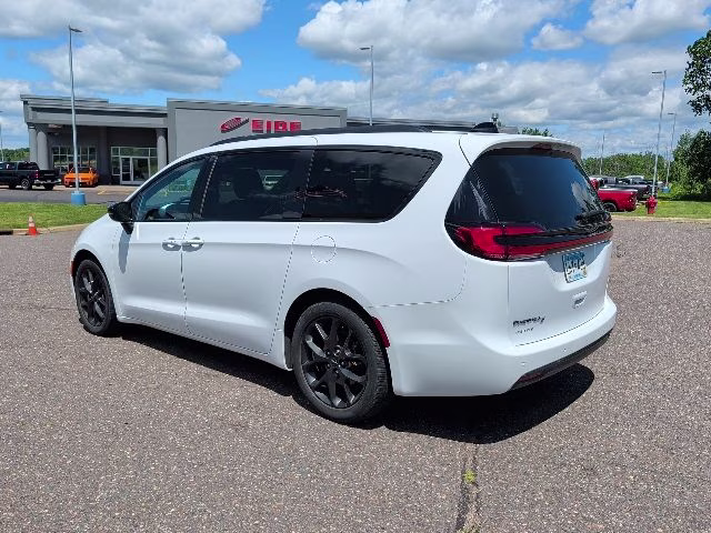 2024 Bright White Clearcoat Chrysler Pacifica Touring L FWD Van