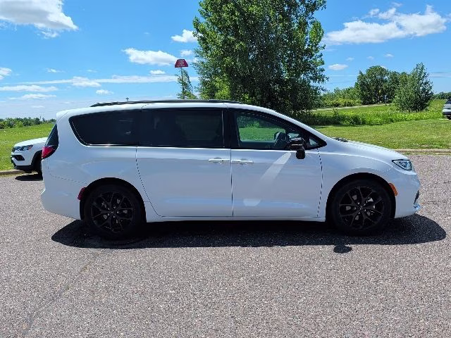 2024 Bright White Clearcoat Chrysler Pacifica Touring L FWD Van