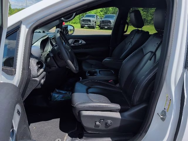 2024 Bright White Clearcoat Chrysler Pacifica Touring L FWD Van