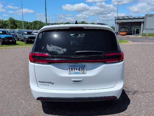 2024 Bright White Clearcoat Chrysler Pacifica Touring L FWD Van