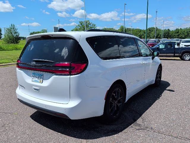 2024 Bright White Clearcoat Chrysler Pacifica Touring L FWD Van