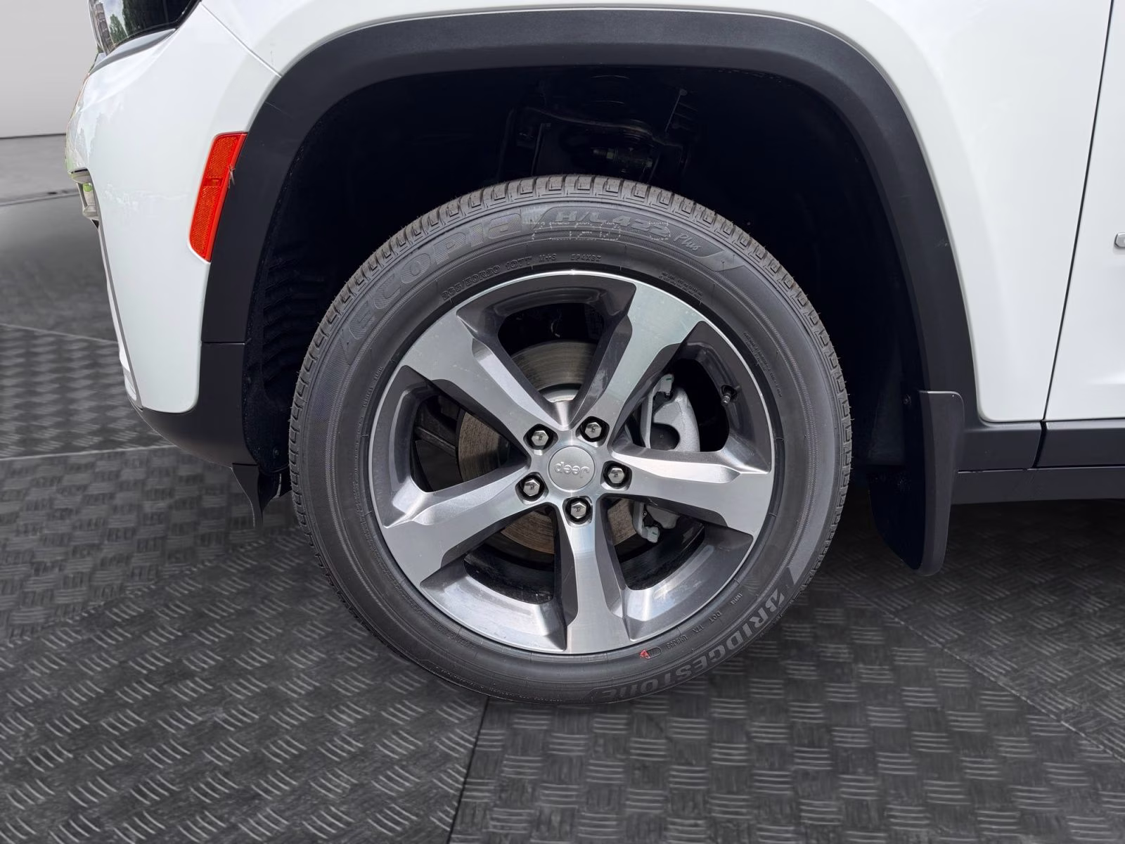 2026 Bright White Clearcoat Jeep Grand Cherokee Limited 4X4 SUV