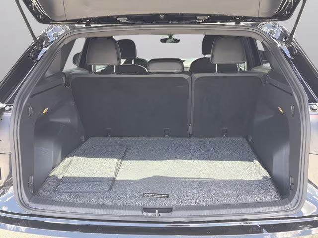 2023 Deep Black Volkswagen Atlas Cross Sport 2.0T SE FWD SUV