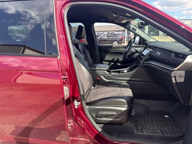 2023 Velvet Red Pearlcoat Jeep Grand Cherokee L Altitude 4X4 SUV