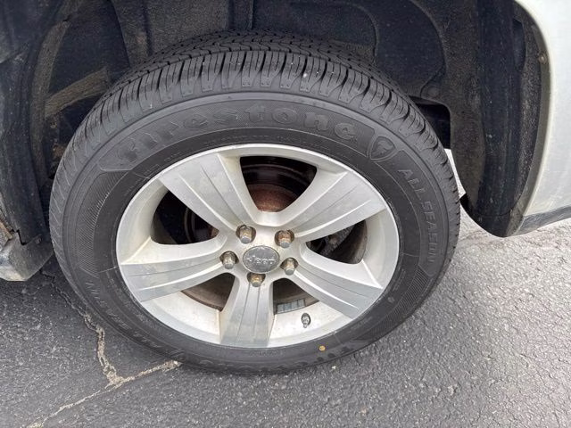 2011 Bright Silver Metallic Clearcoat Jeep Compass Base 4X4 SUV