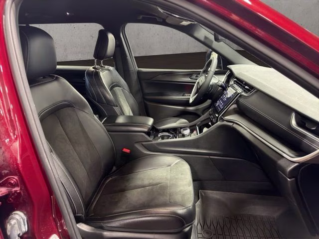 2023 Velvet Red Pearlcoat Jeep Grand Cherokee L Altitude 4X4 SUV