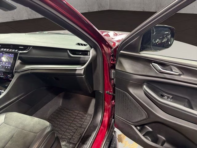 2023 Velvet Red Pearlcoat Jeep Grand Cherokee L Altitude 4X4 SUV